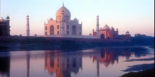 Tour to Taj Mahal of India with Trinetratoursindia.com