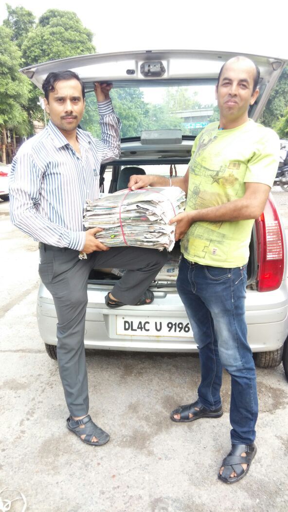పాత పేపర్లు కొంటాం.. పర్యావరణాన్ని కాపాడతాం..!! వ్యాపారం కమ్ సోషల్ మెసేజ్!  
