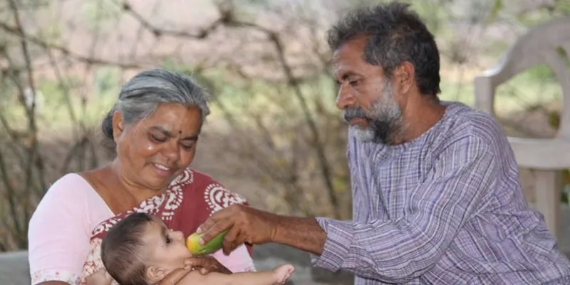 डॉक्टर रविन्द्र कोल्हे और डॉक्टर स्मिता कोल्हे, फोटो साभार: सोशल मीडिया