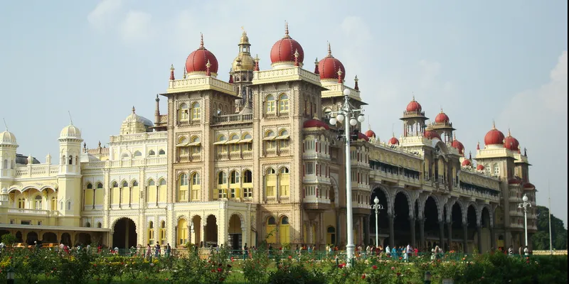 Image Source: https://upload.wikimedia.org/wikipedia/commons/6/62/Magnificient_Majestic_Mysore_Palace.JPG