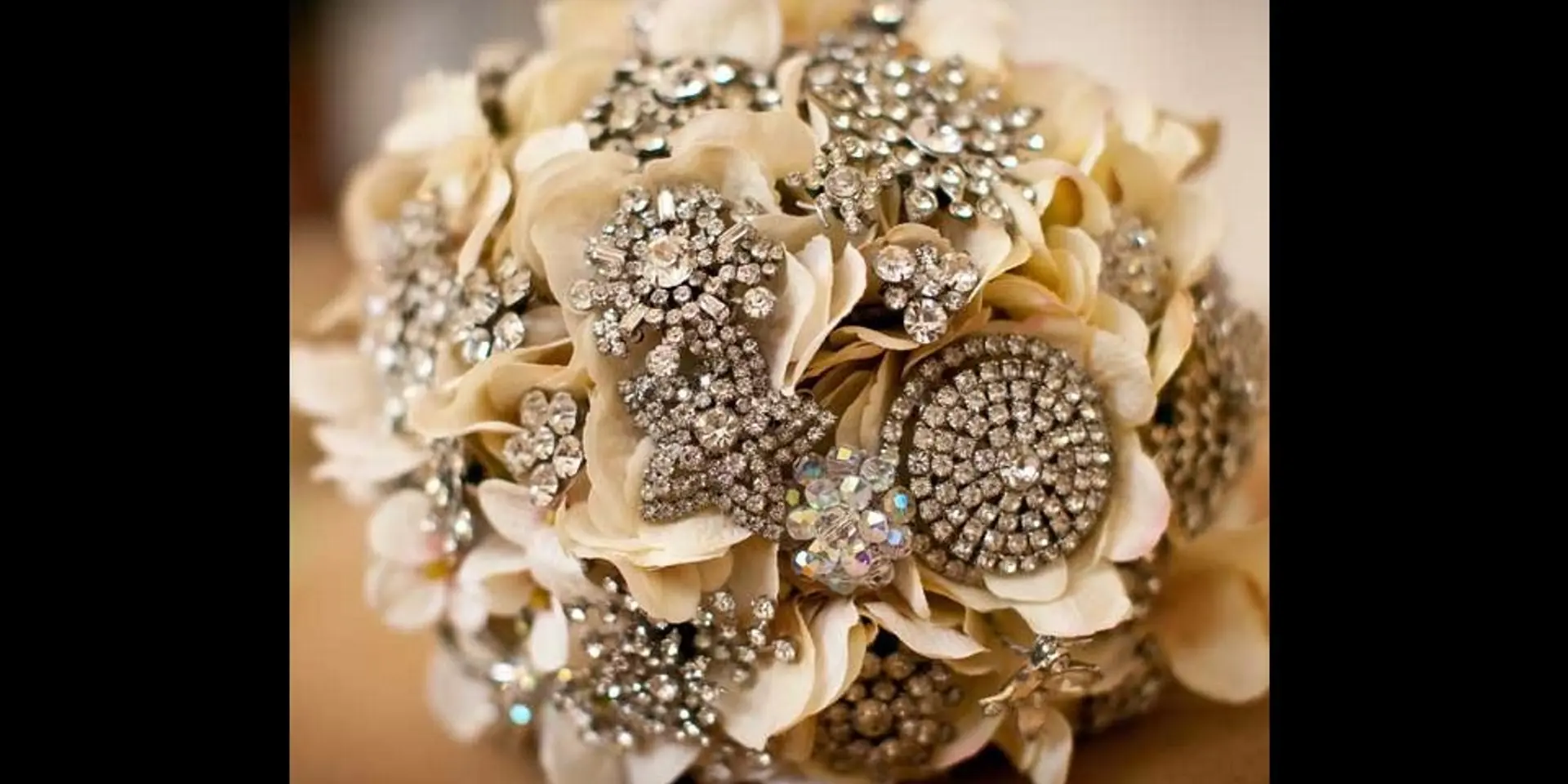 5 non-traditional style wedding bouquet