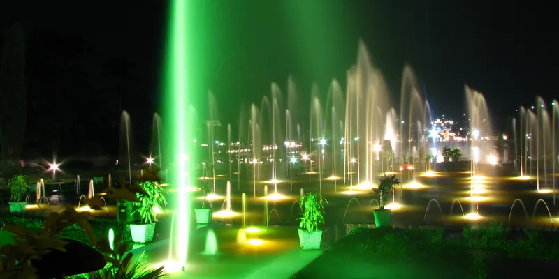 Image Source: https://upload.wikimedia.org/wikipedia/commons/a/a6/Brindavan_Garden_Fountains_in_Night.jpg