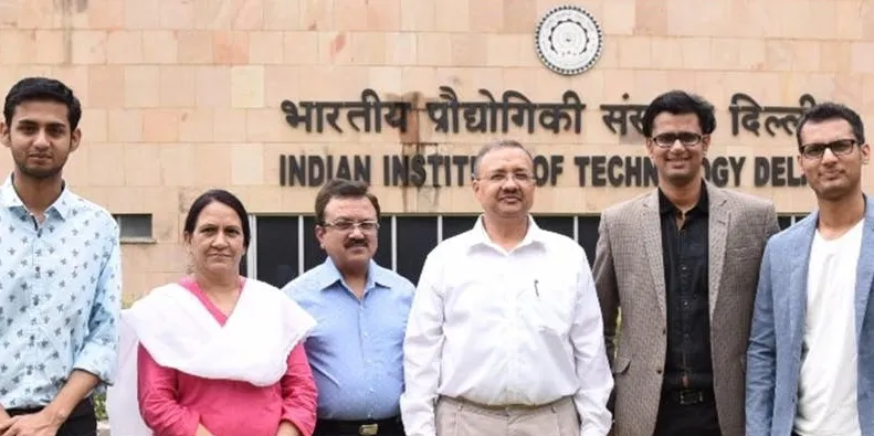 नैनौक्लीन की टीम आईआईटी दिल्ली में