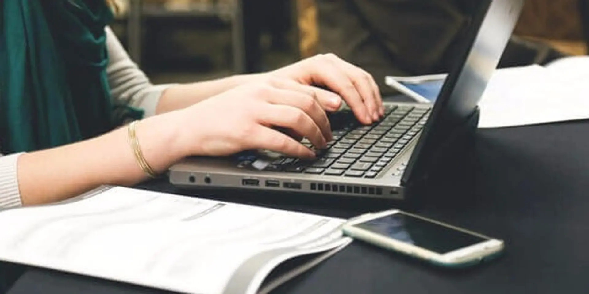 10 podcasts on the world of startups to start listening right away