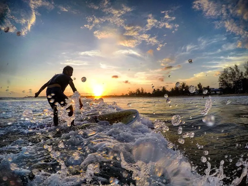 Surfing in the beautiful beaches of Sri Lanka - Instagram @ThinkTravelLiftGrow