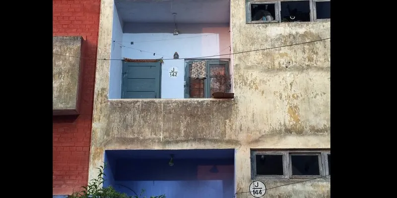 CREDIT: http://www.abplive.in/photos/this-is-the-house-where-captain-cool-dhoni-spent-his-childhood-251964