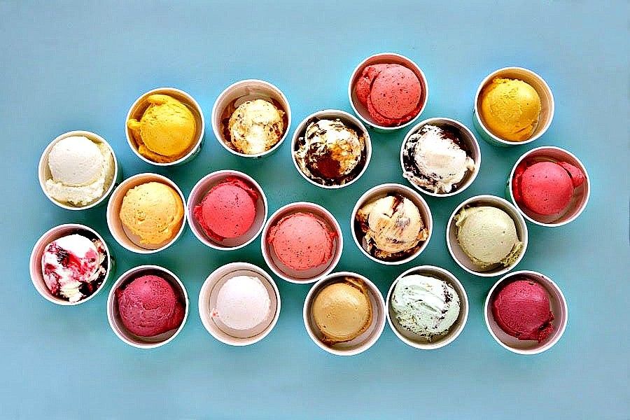 अगर आप आइसक्रीम में कुछ नया ढूंढ रहे हैं तो ‘स्कूप्स एन स्टिक्स’ के पास जाना ही होगा...