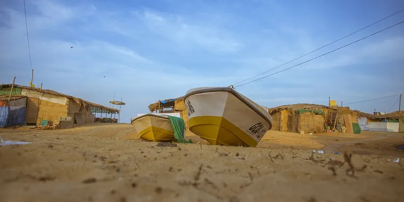 Image Source: https://pixabay.com/en/boat-goa-sand-sky-india-landscape-2873881/ 