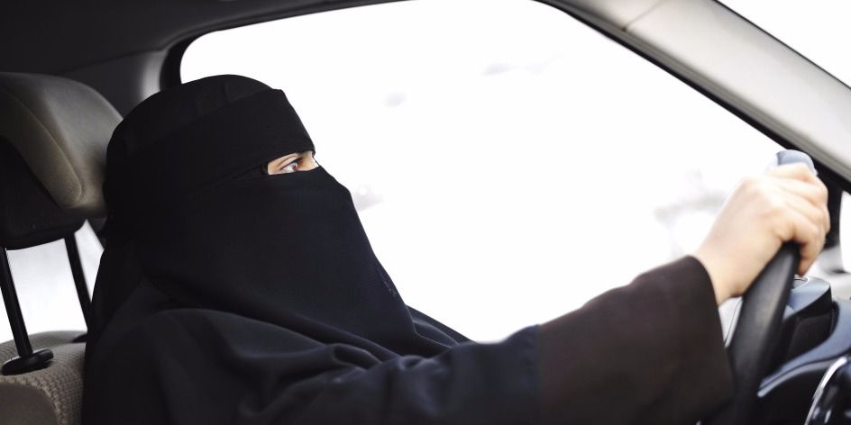 इस्लामिक देश सऊदी अरब में महिलाएं भी अब चला सकेंगी कार