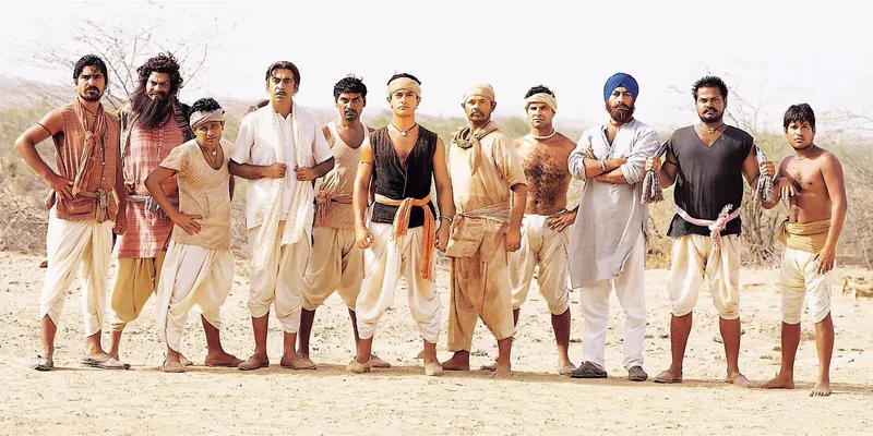 फिल्म लगान में अपने साथी कलाकारों के साथ आमिर खान