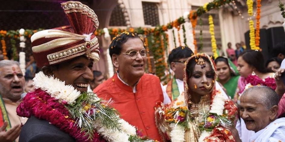 विधवा विनीता के जीवन में इस दिवाली बिखरेगी रोशनी, वृंदावन में हुई शादी