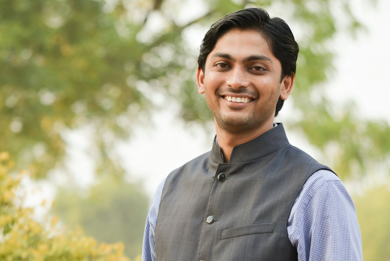 अॅस्पायर : आत्मविश्वास वाढवणारं 'मुक्तपीठ': इंग्रजी भाषेच्या माध्यमातून शिक्षणाचं नवं दालन उघडणाऱ्या तरूणाची प्रेरक कहाणी 