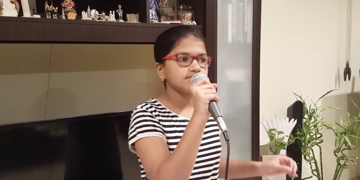 12 साल की यह भारतीय लड़की गाती है 80 भाषाओं में गाना