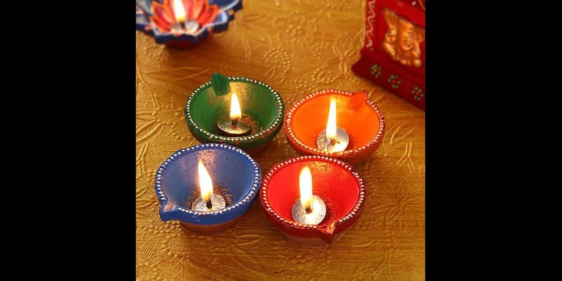 Send clay diyas on Diwali to brighten up the occasion