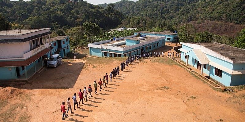 केरल का यह आदिवासी स्कूल, जंगल में रहने वाले बच्चों को मुफ्त में कर रहा शिक्षित