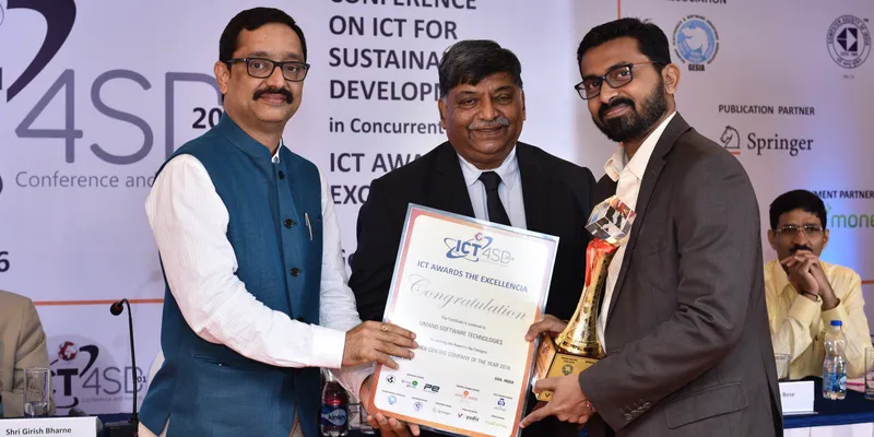 Mr. Mangirish Salelkar receiving the award for 'Customer-Centric Company of the Year' at ICT 4SD Global Conference.