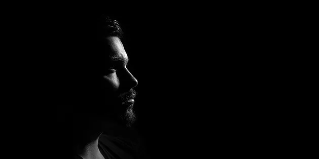 https://pixabay.com/en/man-studio-portrait-light-of-1253004/