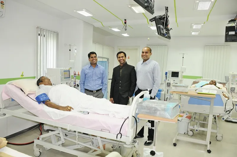 నెఫ్రోప్లస్ ఫౌండర్స్, విక్రం ఉప్పల(ఎడమ) సందీప్ గుడిబండ(మధ్య), కమల్ షా(కుడి)