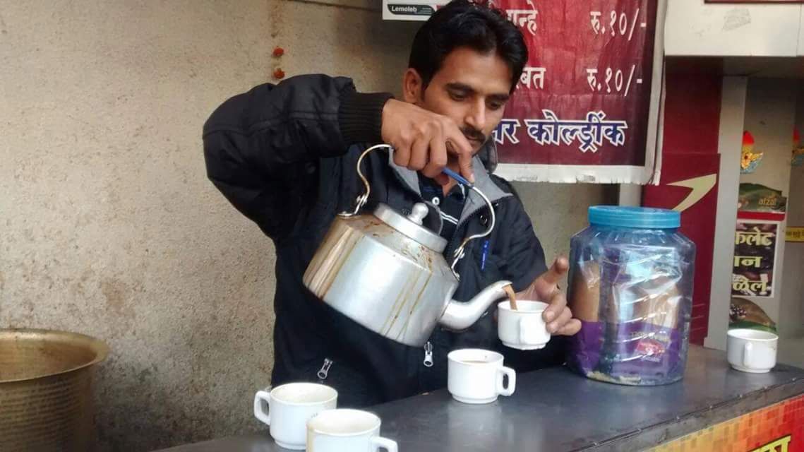 कैसे एक चाय बनाने वाला शख्स बन गया चार्टर्ड अकाउंटेंट? महाराष्ट्र सरकार ने बनाया ‘अर्न एंड लर्न’ स्कीम का ब्रांड एंबेस्डर