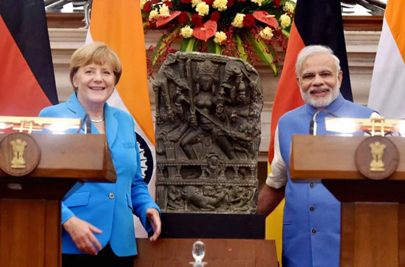 जर्मन चान्सलर व प्रधानमंत्री मोदी के साथ बरामद की गयी दुर्गा की प्रतिमा