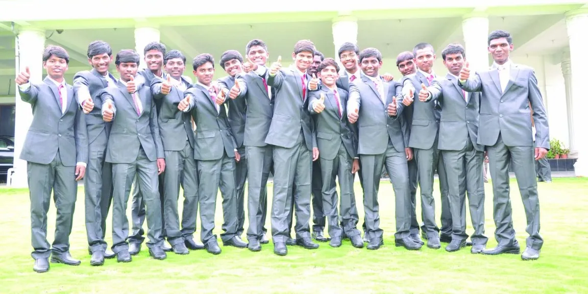 ప్రభుత్వ రెసిడెన్షియల్ కాలేజీలో చదివి డాక్టర్లు కాబోతున్న 84 మంది నిరుపేద విద్యార్ధులు