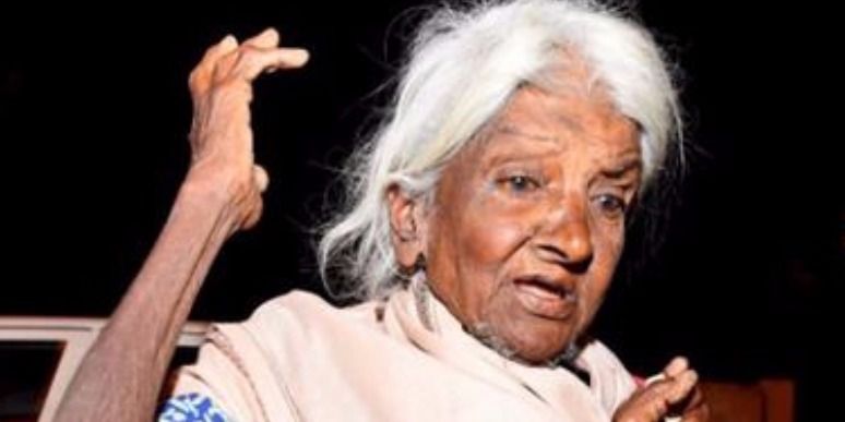 वृद्ध महिला ने उस मंदिर को दान किए 2.5 लाख रुपये जहां मांगती हैं भीख