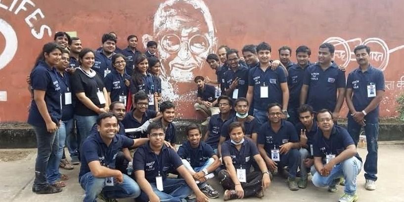 সকলোৱে বুৰ্বক বুলি কোৱাৰ বাবেই নাম হ’ল-বাঞ্চ অৱ ফুলছ