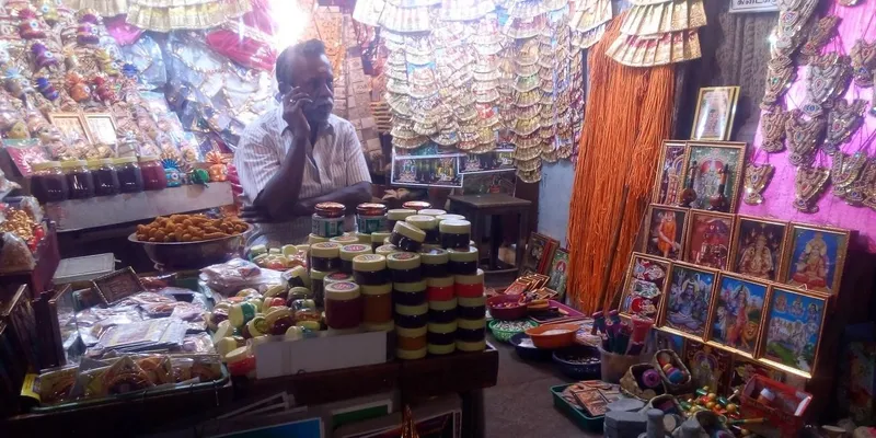 Figure 1 A retail shop inside Madurai Meenakshi Temple