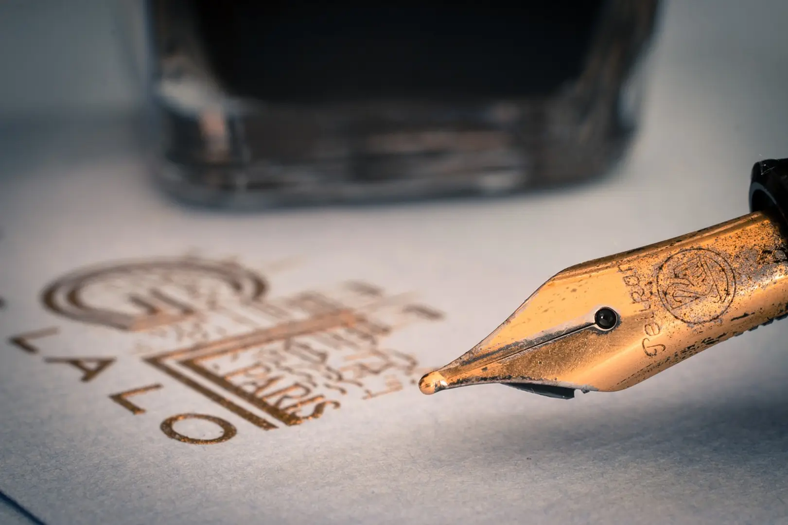 What Is Custom Writing And How To Improve Yourself As A Custom Writer?