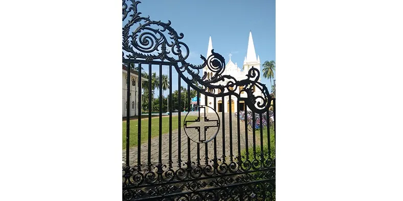 Side Entrance to Santa Cruz Basilica