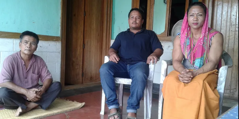 স্বামী আৰু শহুৰৰ সৈতে সৰিতা