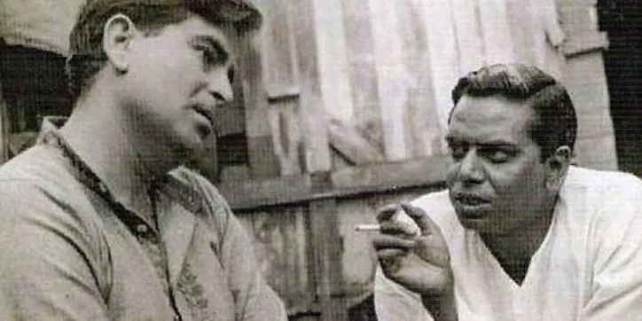 राजकपूर के साथ बातचीत में मशगूल शैलेंद्र
