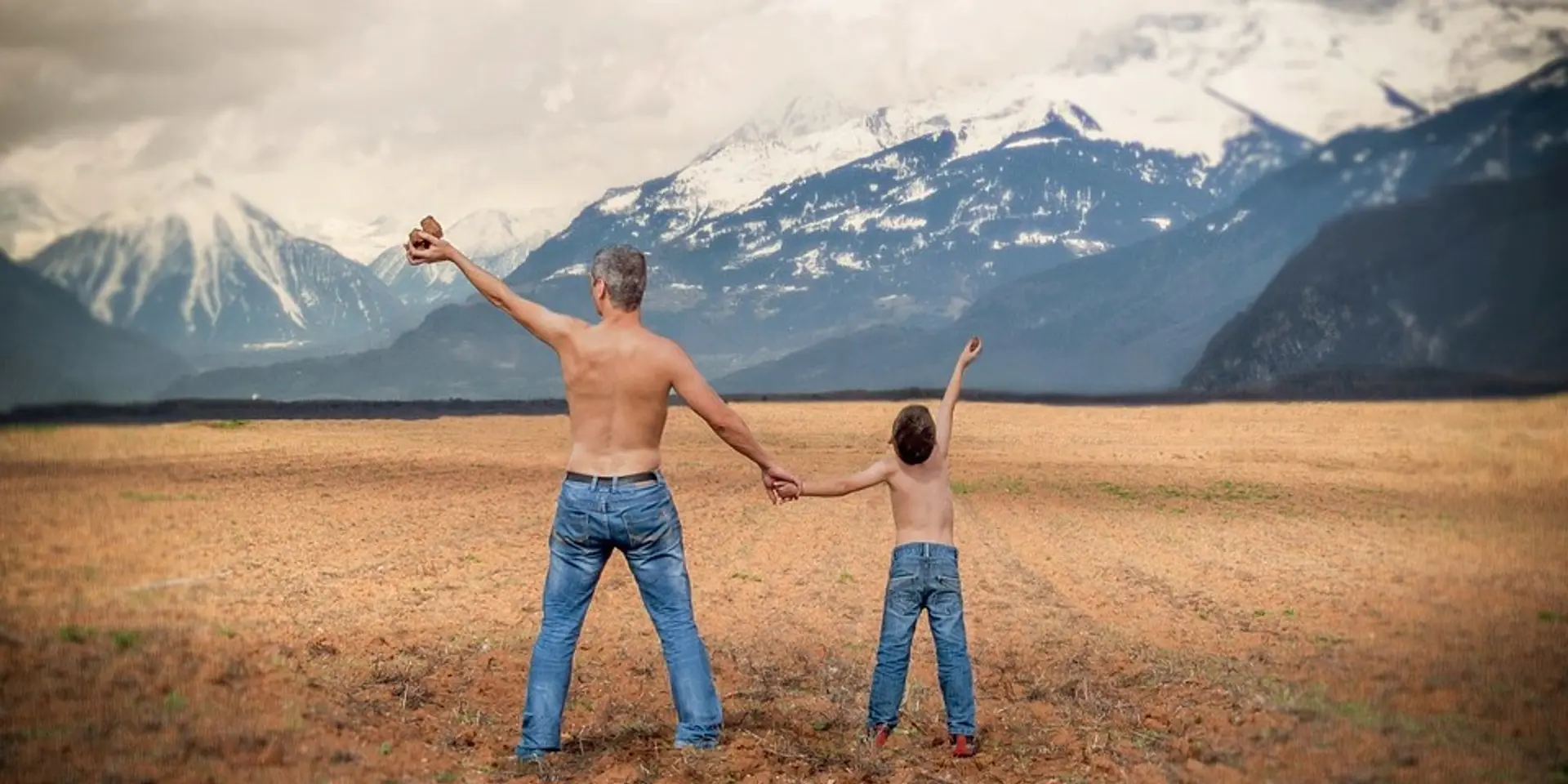 Why You Should Travel And How You Can Earn While Traveling?