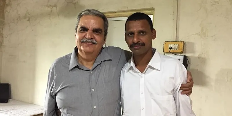 डॉ. भरत (बाएं)