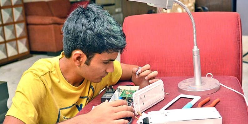 15 साल के लड़के ने बनाई ट्यूबवेल को फोन से चालू करने की डिवाइस, किसानों को होगा फायदा