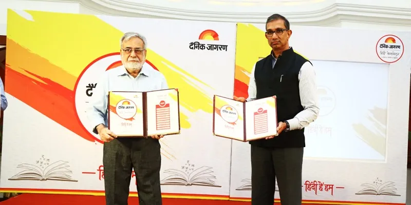 बेस्टसेलर किताबों की लिस्ट जारी करते संजय गुप्त