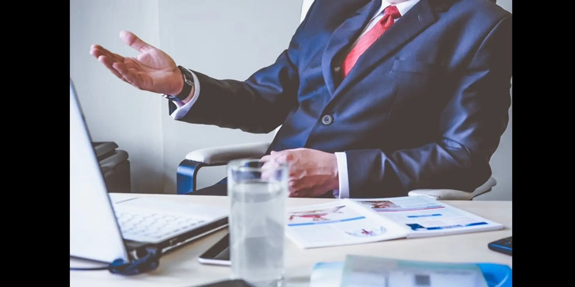 A career in the government sector or the private sector? Which one is better
